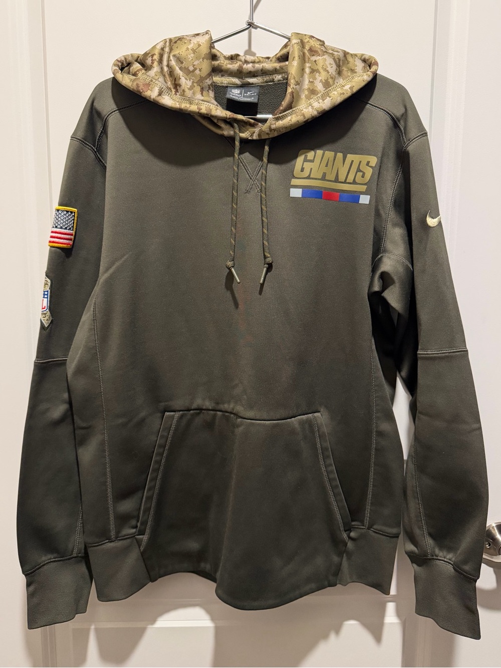Men’s Nike “NY Giants” Salute to Service Sweatshirt